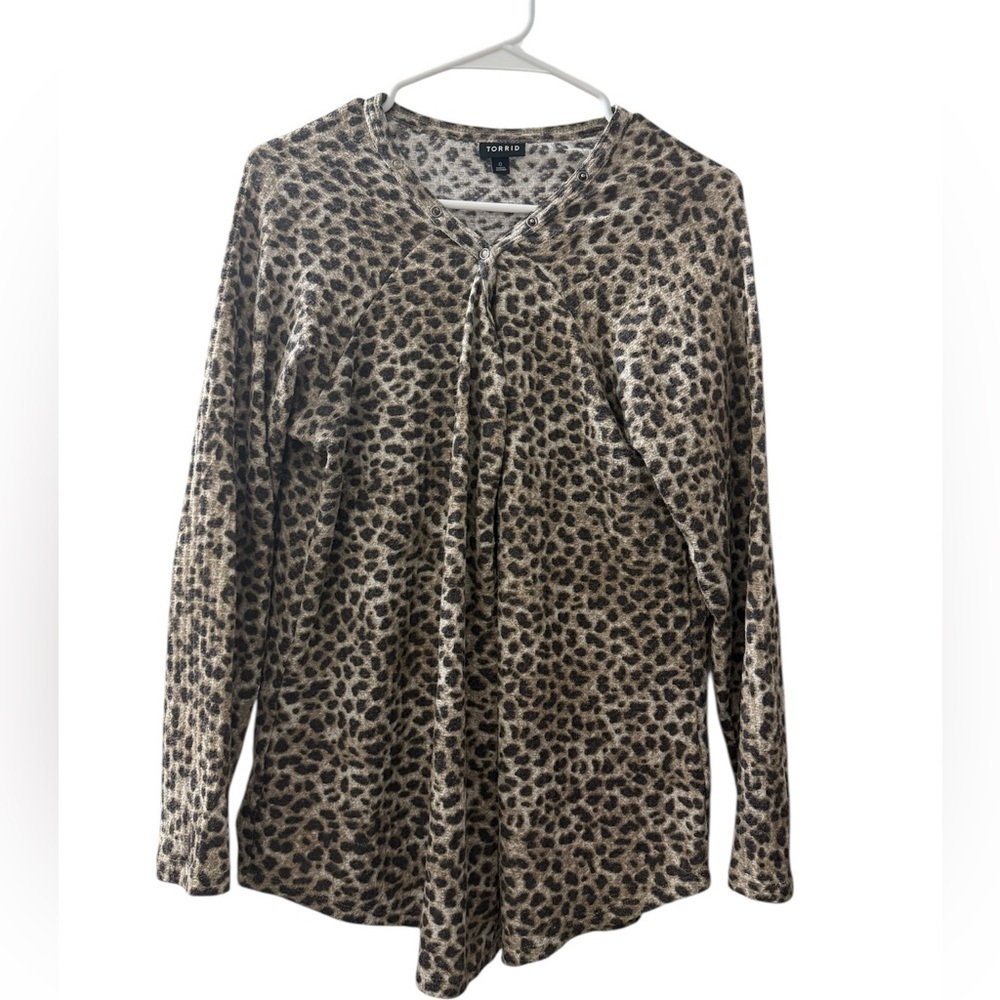 Torrid Size 0 Snap Henley Tunic Top Leopard Animal Print V-Neck Basic Plus Size